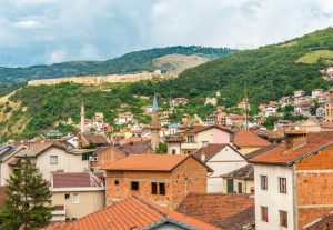 panoramic view of a Kosovan town, with typical buildings. Illustrating ECA news about energy efficiency in Kosovo.